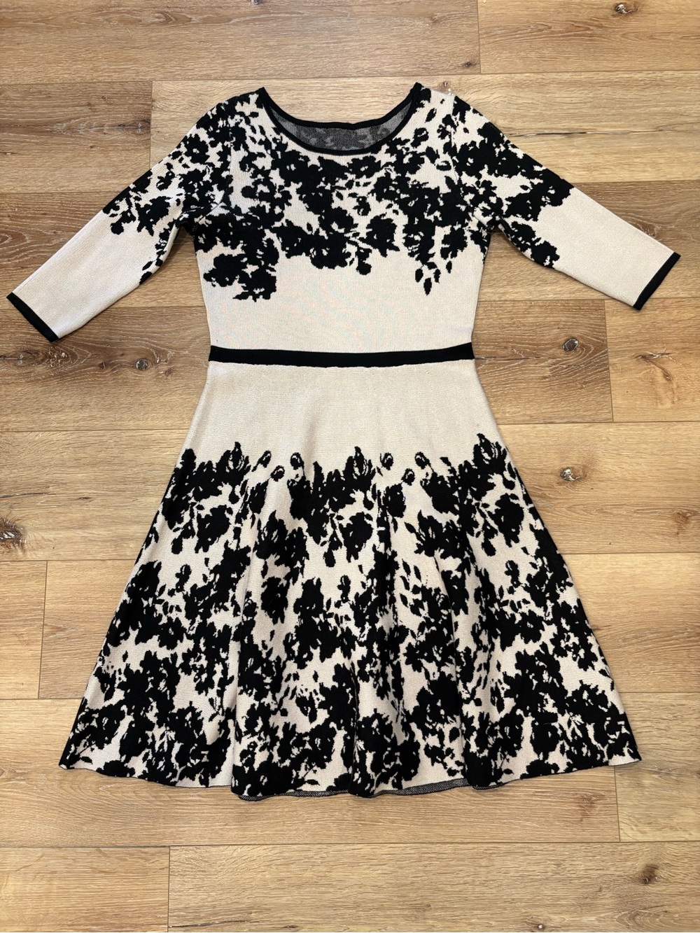 Women’s Taylor Dress Black and Cream Floral Fit-and-Flare Dress Size S